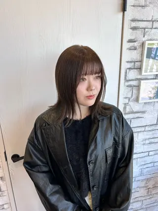 ミディアム カラー 廣瀬 美月のヘアスタイル