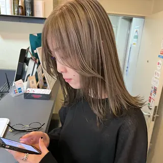 ミディアム カラー 大久保 佳那のヘアスタイル