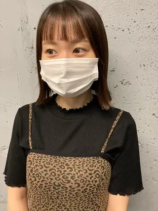 ショート カラー 顔まわりレイヤー デザインカットのヘアスタイル