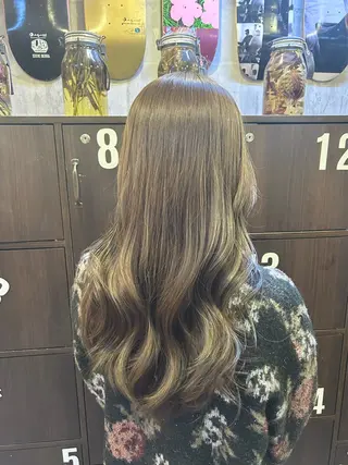 ロング カラー 出川 結菜のヘアスタイル