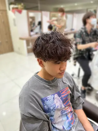 ショート パーマ メンズ 渡邉 理央のヘアスタイル