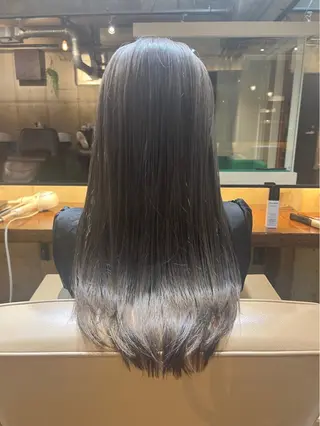 ロング 柔らかい縮毛矯正 ＋艶感山根のヘアスタイル