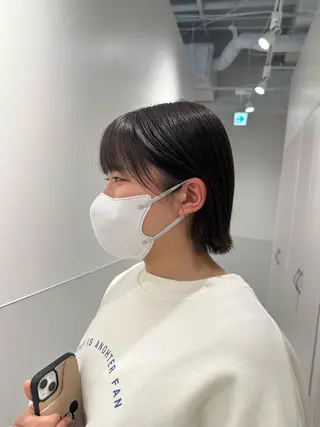 ショート カラー パーマ ヘアアレンジ メンズ キッズ ネイル マツエク・マツパ アイブロウ 切りっぱなしヘアボブ ミディアムヘアRYOのヘアスタイル