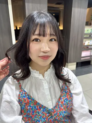 ロング レイヤー 艶々カラーのヘアスタイル