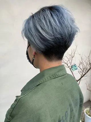 ショート カラー 安達 俊亮のヘアスタイル