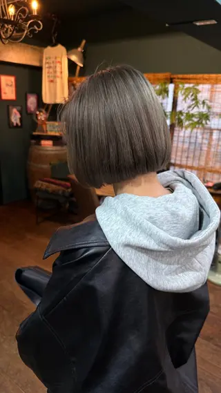 ミディアム カラー 仲村 真里奈のヘアスタイル
