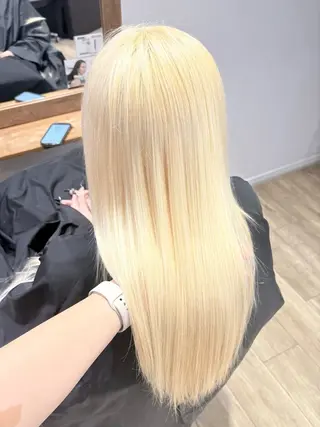 ロング カラー ハイトーンカラー シールエクステのヘアスタイル