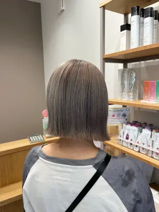 ショート カラー 葉田 綾乃のヘアスタイル