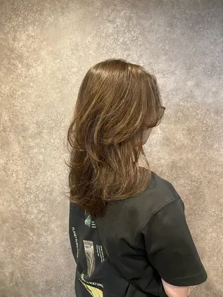 セミロング 初めてのレイヤーは お任せ！川緑　一吹のヘアスタイル