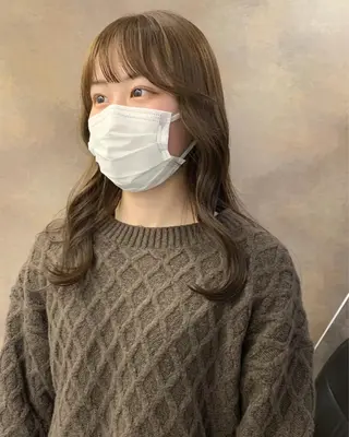 ロング カラー SAKINO． ベージュカラーのヘアスタイル