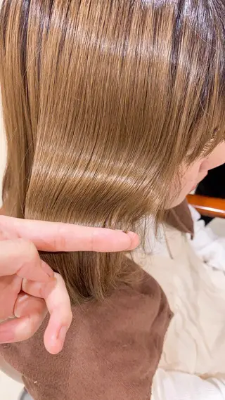 ミディアム ニイムラ ミキのヘアスタイル