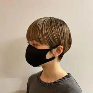 ショート カラー 顔まわりレイヤー デザインカットのヘアスタイル