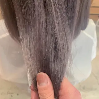 カラー iLi 《イリ》のヘアスタイル