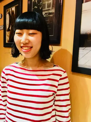 ミディアム ヨシダ アズサのヘアスタイル
