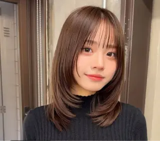 ミディアム 韓国風レイヤーカラー ライムのヘアスタイル