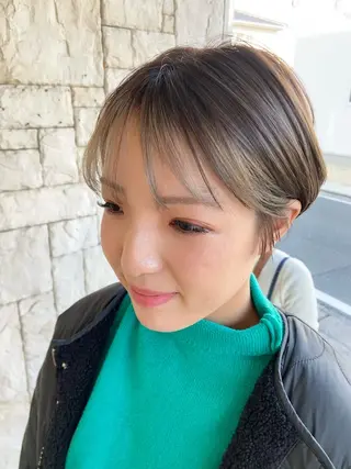 ショート カラー 井上 歩美のヘアスタイル