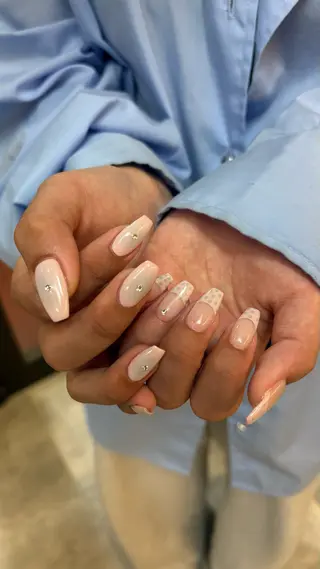 ネイル しおん🎶｜ひと 癖ニュアンス｜個性派のネイルデザイン