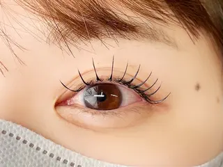 マツエク・マツパ LILY 猪瀬 ෆ‪ LED/パリ/束感のマツエク・マツパデザイン