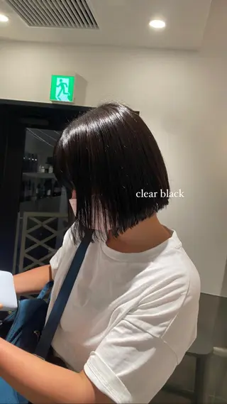 ショート カラー ミオ💎ショート 透ける暗髪のヘアスタイル