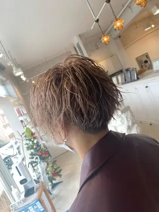 ショート カラー メンズ 饒平名 知也のヘアスタイル