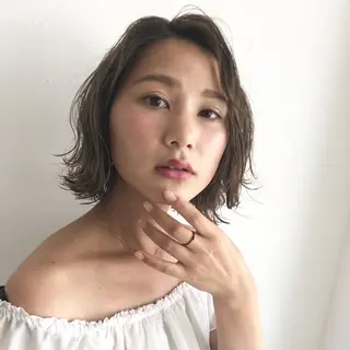 三鷹で1番ショート ボブをカットする新谷のヘアスタイル