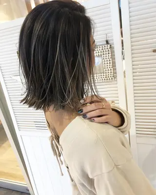 ミディアム カラー ブリーチカラーレイヤ ーカット🦋annaのヘアスタイル