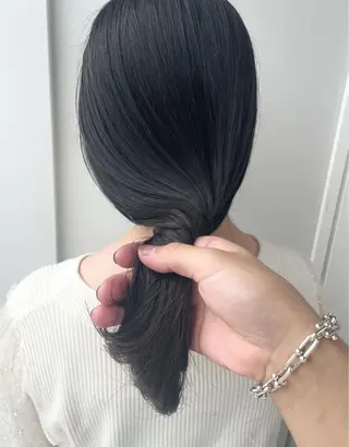 セミロング 髪質改善 赤み消しカラー山本のヘアスタイル