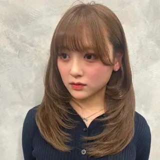 セミロング 松川ヒナ|韓国レイヤ /耳つぼジュエリーのヘアスタイル