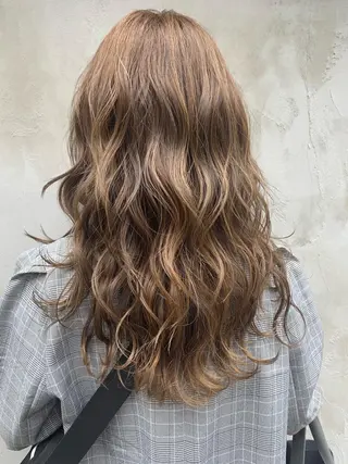 ロング カラー パーマ ヘアアレンジ ミドウチ アヤカのヘアスタイル