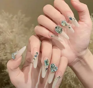 ネイル T.Lee Nail Lilyのネイルデザイン