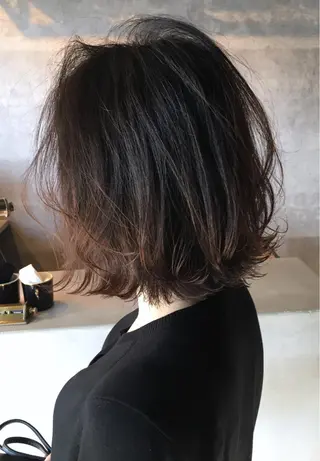 ミディアム 俵 知広のヘアスタイル