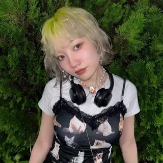 ミディアム カラー ユメナ ̖́-のヘアスタイル