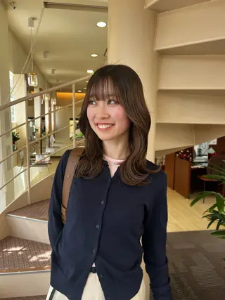 セミロング 安藤 暁のヘアスタイル