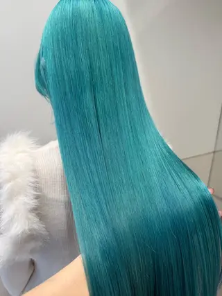 ミディアム カラー インナーカラー 推し ブリーチ 髪質改善のヘアスタイル