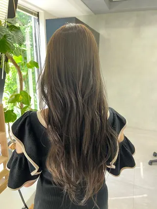 ロング カラー 小森聖奈 韓国風レイヤーカットのヘアスタイル