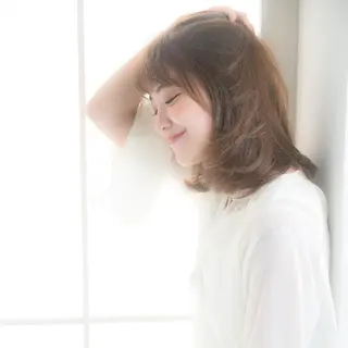 ミディアム カラー newi saLyu ネウィ　サリューのヘアスタイル