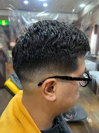 ショート パーマ メンズ 二本木 秀成のヘアスタイル