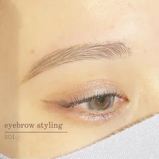 アイブロウ WHITE EYE honoka🌙の眉毛・アイブロウイメージ