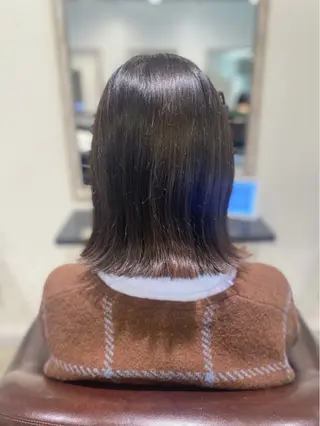 ミディアム 根本 真奈のヘアスタイル