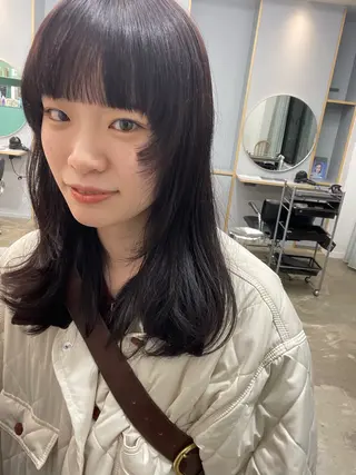 セミロング カラー 💓パーマ，💗 レイヤーカットのヘアスタイル