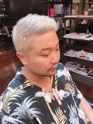 ショート カラー メンズ 吉本 yoshimotoのヘアスタイル