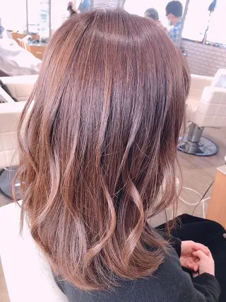 セミロング カラー 榧木 萌香のヘアスタイル