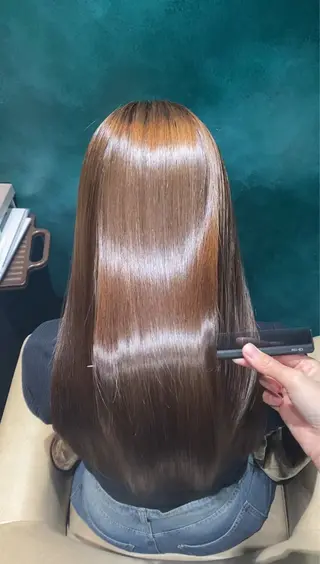 ロング 阪急箕面駅 艶カラー/縮毛矯正のヘアスタイル