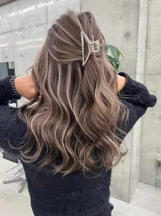 カラー BLEACHi /noeのヘアスタイル