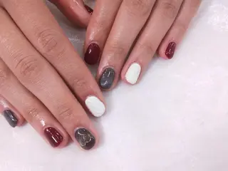 ネイル はばすみれ🎀ﾈｲﾙ 光ﾌｪｲｼｬﾙ ﾍｱのネイルデザイン