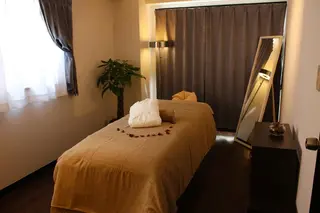 MYBiBiD" 肩こり腰痛・小顔ケアのエステ・リラクイメージ