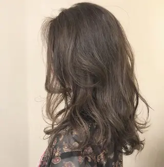 セミロング パーマ カラー 金曽 (天方) 美子のヘアスタイル