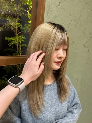 ロング ハイトーン/デザイン KURUMIのヘアスタイル