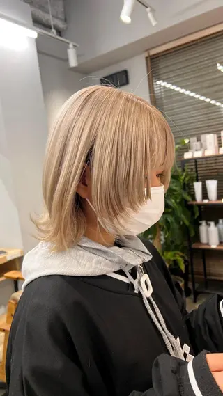 ショート カラー ブリーチ毛の縮毛矯正 ハイトーン/岡本智樹のヘアスタイル