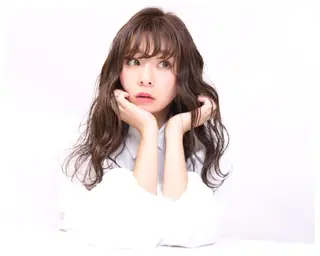 セミロング 三代 ゆりあのヘアスタイル